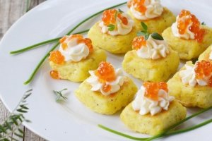 Potato muffins with cream cheese and red caviar